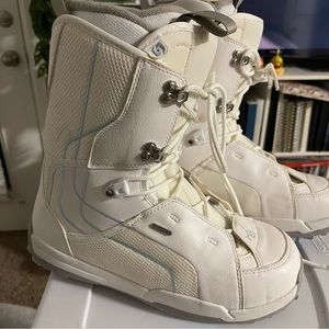 White Salomon Snowboad Boots